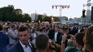 Prezydent Andrzej Duda śpiewa "(Nie)zakazane piosenki". 1 sierpnia 2017 r.