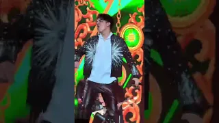 Dimash - “Durdaraz” ending slide!🔥 Prague 4/16/2022