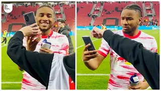 Quand Christopher Nkunku apprend à utiliser un téléphone