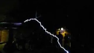 Mario Theme on Tesla Coil at Duckon 2007