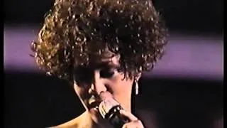 Whitney Houston - The Greatest Love of All ( Live U S  Marines -  1991)