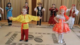 Танец "Народы России" в детском саду.