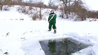 Не зря туда шли! Рыбалка на паук (подъемник) Ловля живца на пруду зимой.