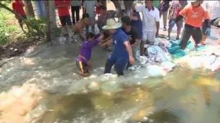 Thai floods threaten Bangkok