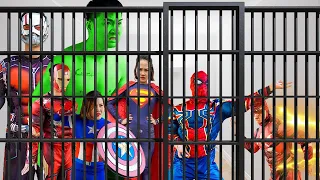 Hulk -  How Superheroes Escape From Prison - 슈퍼 히어로 No1