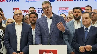Partido do presidente Vučić vence autárquicas na Sérvia