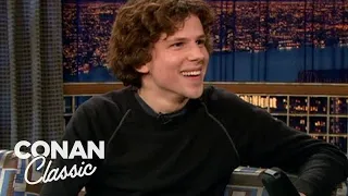 Jesse Eisenberg On Reading Negative Comments About Himself | Late Night with Conan O’Brien