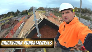 BRICKLAYING: Top Outs with Gable Ladders + Great tip on butterfly clamps! Time lapse / Real-time 👍