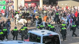 Politie Mobiele Eenheid grijpt hard in bij rellen na gestaakte voetbalwedstrijd Ajax - Feyenoord!