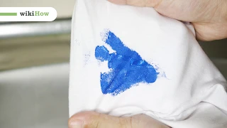 How to Get Acrylic Paint Out of Clothes