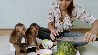 Mimi Kuku waits for Mom to share the red watermelon