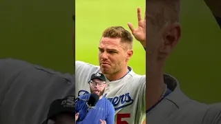 Freddie Freeman receives a standing ovation in Atlanta when the dodgers played the Braves 🥺👏🏻#shorts