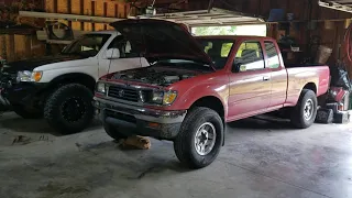 How to do a 3rz to 5vz swap. 1st gen Tacoma project. Donor engine inspection.