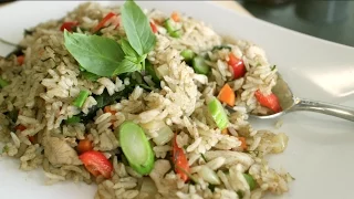 Green Curry Fried Rice Recipe ข้าวผัดแกงเขียวหวาน - Hot Thai Kitchen!