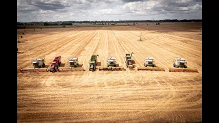 Big harvest in Slovakia Class Lexion 8900 Calss Lexion 8700 5x Class Lexion 770,JohnDeere 8345R