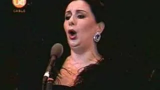 Verónica Villarroel canta "Muñequita linda"