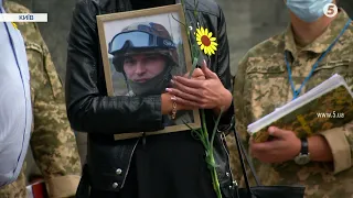 День пам’яті захисників України: у Міноборони провели найдовшу за рік церемонію вшанування