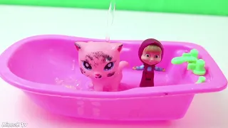 Maşa ile Kedisi Küvette Banyo Yapıyor Masha And Bear Çizgi Film