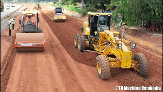 SDLG VS Komatsu GD655 motor grader spreading gravel, roller operator road foundation