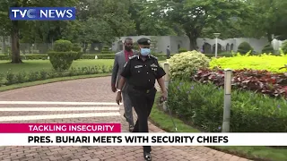 [VIDEO] President Buhari meets with Security Chiefs