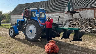 Все буде Україна! Бізнес доньки на овочах -- урожай моркви дивує, сезон оранки офіційно відкритий...