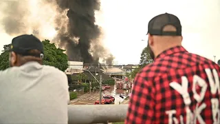 Brésil : de la fumée s'élève après une explosion dans une station-service | AFP Images