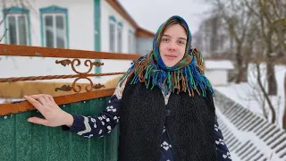 HOW A WOMAN LIVES IN A REMOTE VILLAGE IN UKRAINE! COOKING BORSCH