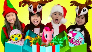 Wendy Emma Jannie & Lyndon Pretend Play Salvar la Navidad y Preparar Regalos para Niños