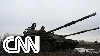 Ucranianos usam armas abandonadas por soldados russos | VISÃO CNN