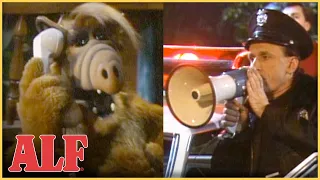 ALF's Hostage Situation with the Police 🚓 | S2 Ep18 Clip