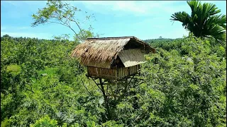 heavy rain camping || hit by a rainstorm, while repairing a tree house