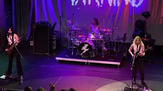 THE WARNING - “More” live (4K), in Los Angeles.  5-2-23