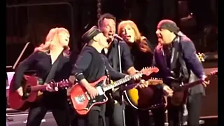 Bruce Springsteen & The ESB ☜❤️☞ Sherry Darling ∫ You Can Look {But You...} ∫ Out In The Street