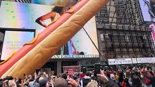 New York City LIVE  Times Square Hot Dog & Manhattan (30 April 2024)