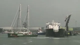 Dutch arrest 30 Greenpeace activists blocking Russian tanker