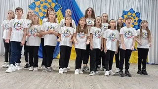 Зразкова студія української пісні "Барви Корсуня"    - "Україна понад усе!!