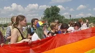 Russia gay rights protest ends in arrests