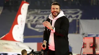 Sam Hunt Performs "Body Like a Back Road" at 2020 NHL Stadium Series