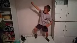 Little boy dance мальчик танцует