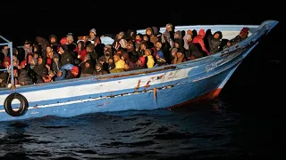 Italiens Küstenwache rettet 100 Menschen aus dem Mittelmeer