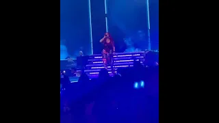 KAROL G CANTANDO AY DIOS MIO EN CONCIERTO