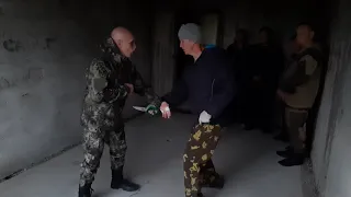 Защита с поражением бицепса и извлечением ножа.В.Крючков/Removing a knife in self-defense