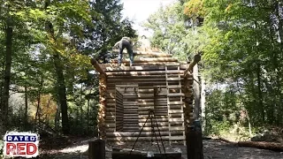 Want to Build a Log Cabin the Old-Fashioned Way? This Is How You Do It