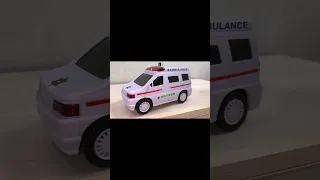 救急車のミニカーが走る！サイレンあり！緊急走行☆Ambulance minicar runs! Emergency run with siren