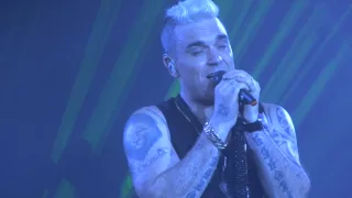 Robbie Williams - Feel - Zenith de Paris - 01 Avril 2015