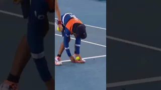 Ball Girl removes a bug from court at Australian Open🪲| Eurosport Tennis | #shorts