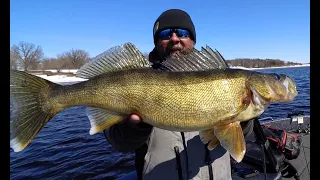 Rainy River Walleye Tips (Complete Springtime Guide)