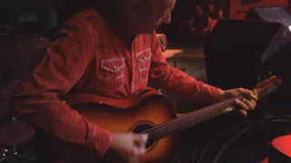 Tommy Emmanuel (playing a Phil Campbell-Enns guitar)