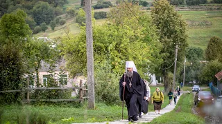 ВОЛОВЕЦ. Божественная литургия в храме св. арх. Михаила с. Лазы.