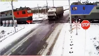 Unbelievable real death crash! What happened with 2 trains and a truck in Russia.